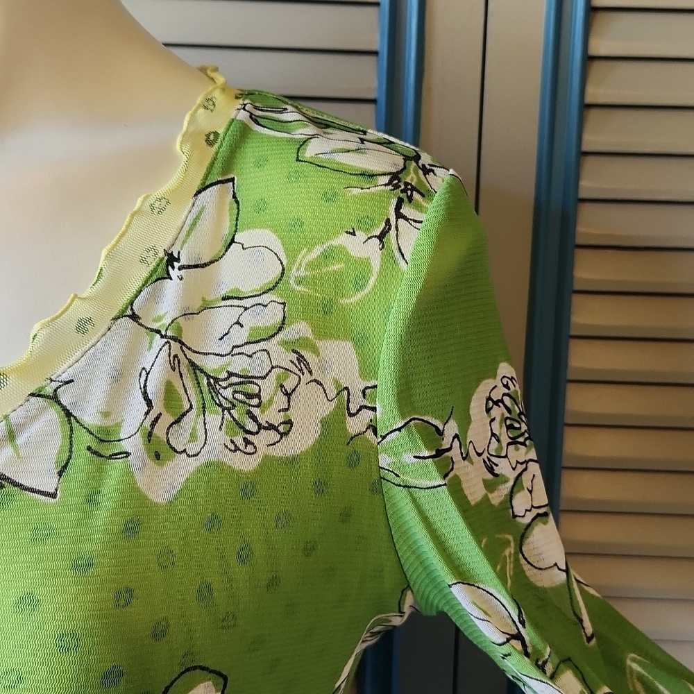 Axcess Green Floral Top - Picture 7 of 13
